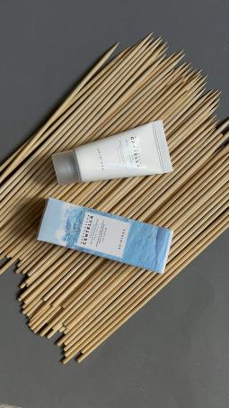 SKIN1004 сонцезахисна сироватка SPF50, корейський SPF крем для обличчя, Hyalu Cica Sun Serum, сонцезахисний крем без білого сліду, легкий SPF для обличчя, SPF захист шкіри, сонцезахист для чутливої шкіри, SPF сироватка текстура, корейська косметика SPF, сонцезахисний крем для щоденного догляду, Centella SPF крем, SPF50 PA++++